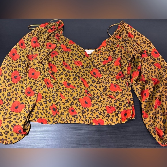 ASTR the Label Floral Leopard Print Puff Sleeve Cropped Shirred Blouse M - Picture 3 of 8